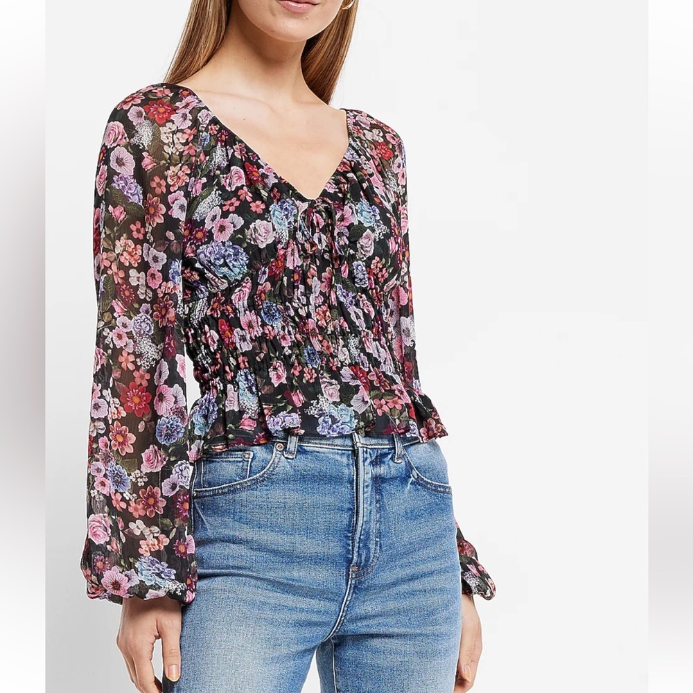 Express Smocked v-neck floral top- XS. New with tags.